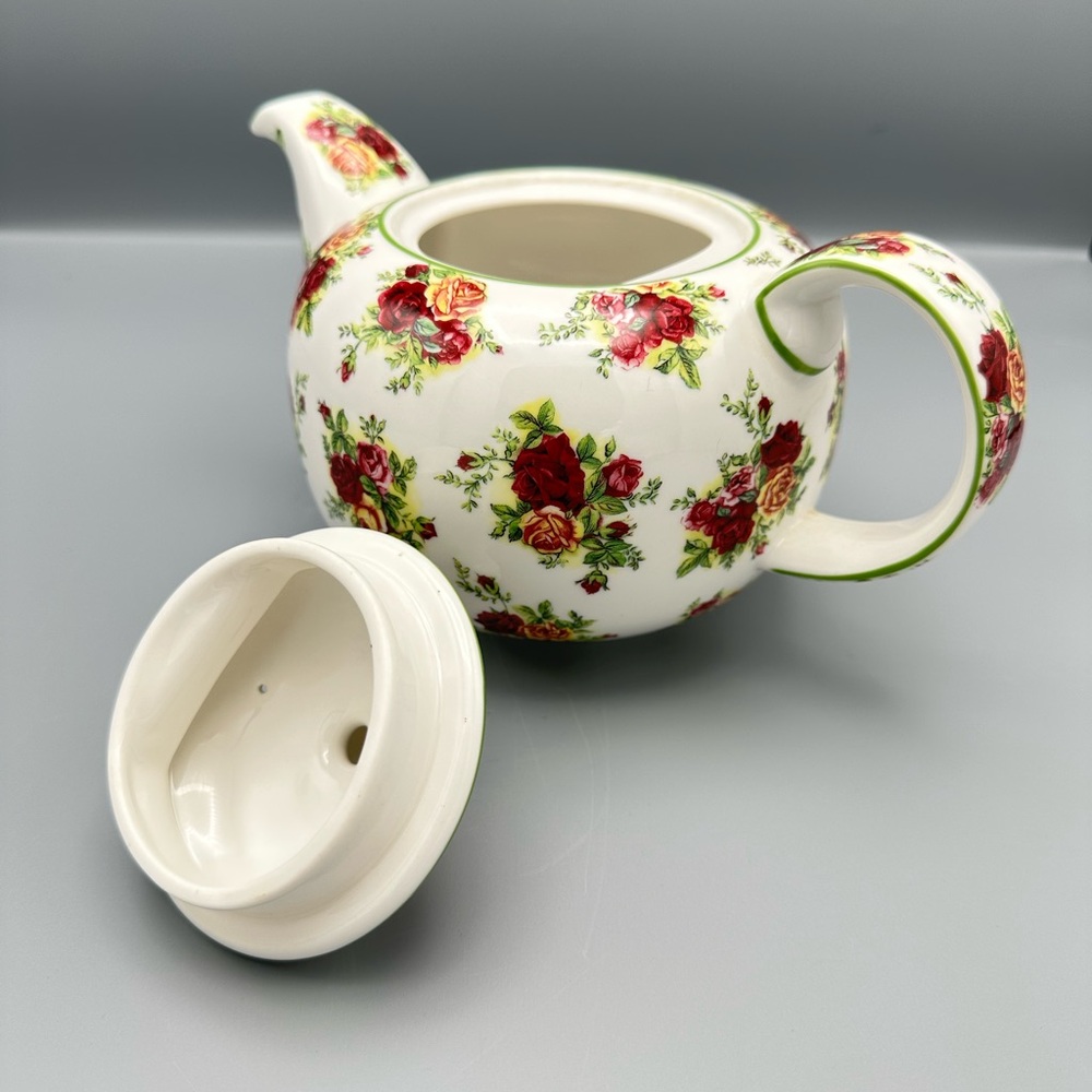 Royal Albert OLD COUNTRY ROSES White Afternoon Tea Teapot SIGNED Michael Doulton - Picture 8 of 8